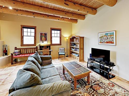 New Listing! Modern Adobe Condo With Fireplace Condo - image 5