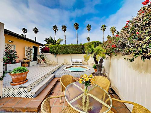 New Listing! 2-Units With Hot Tubs Walk To Beach! Townhouse - image 3
