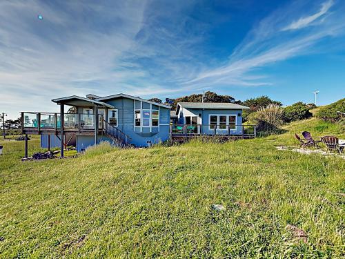 New Listing! Bodega Bay Oasis Walk To Beach Home - image 2