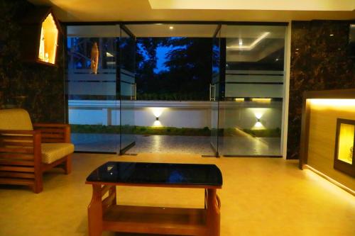 Ashoka Inn Chottanikkara in Manakunnam