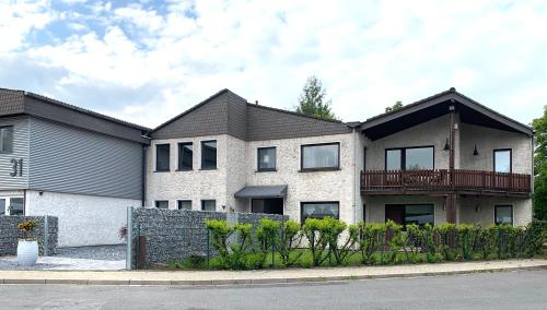 BESOTEL Erkrath - 20 Wohnungen 2 Standorte 35 Schlafzimmer 29 Badezimmer 52 Betten fur 73 Gaste, Dusseldorf