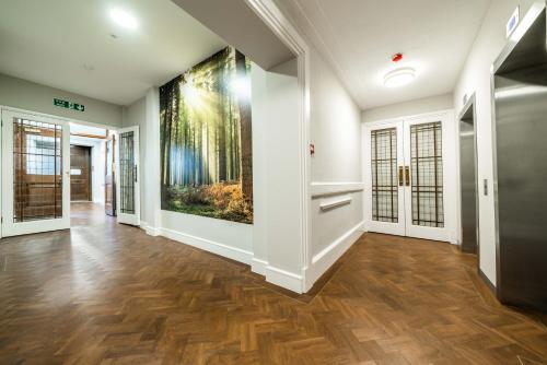 Shared lounge/TV area, London City View in Greenwich