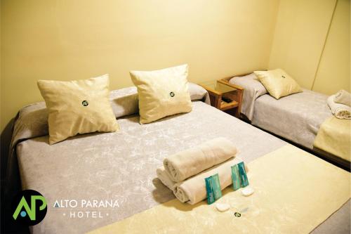 1 queen bed, 1 twin bed
