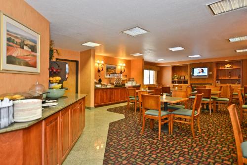 Ramada by Wyndham Kent Seattle Area - image 10