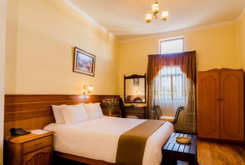 Double Room image 6