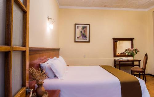 Double Room image 7