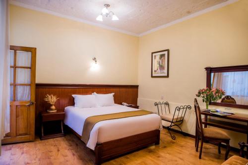 Double Room image 5