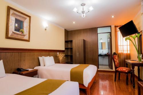 Twin Room image 7
