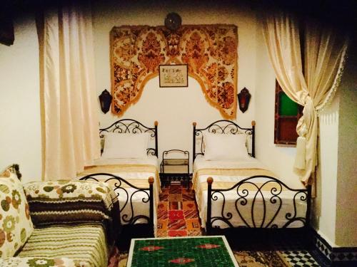 2 twin beds