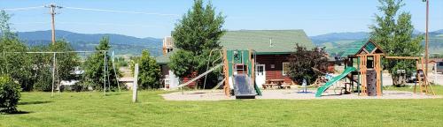 Wolf Den Log Cabin Motel and RV Park - 편의 시설/서비스