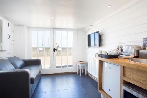 Whitstable Fisherman's Huts and New Warehouse Holiday Lets - image 3