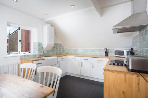Whitstable Fisherman's Huts and New Warehouse Holiday Lets - image 10