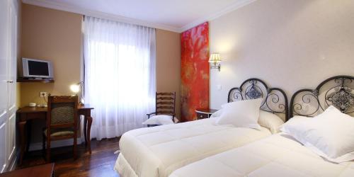 La Casona de Don Santos in Proaza