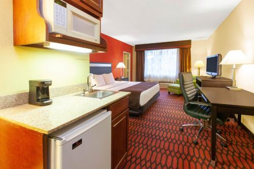 King Suite - Mobility Access/Non-Smoking