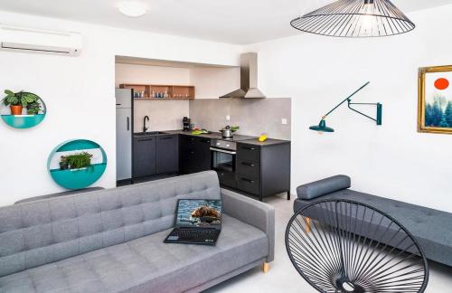 Apartment Omis 17677b