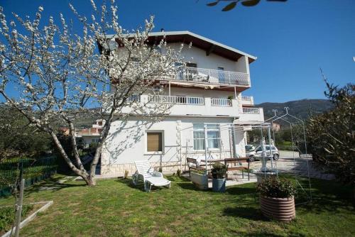 Apartments with a parking space Kastel Stari Kastela - 17745