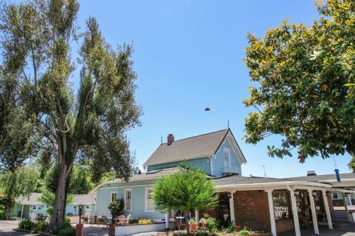 Vista exterior, Bluebird Inn in Cambria (CA)