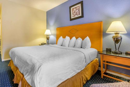 Days Inn & Suites by Wyndham Lebanon PA