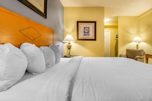 Days Inn & Suites by Wyndham Lebanon PA