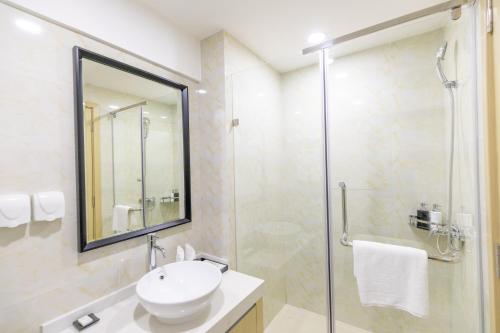 Bathroom, Imin Hotel in Huadu District