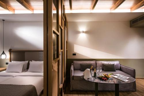 Petousis Hotel & Suites - image 3