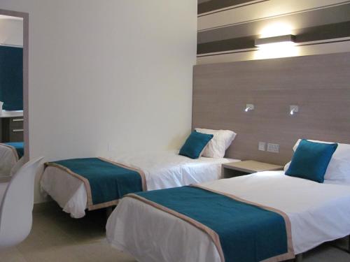 Double or Twin Room image 5