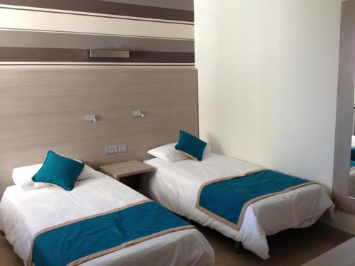 Double or Twin Room image 6