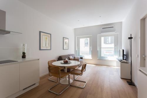 Meravigli 16 - Apt B - Duomo City Center Elegant Apartment, Milano