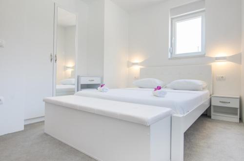  Apartments Latkovic in Zaostrog