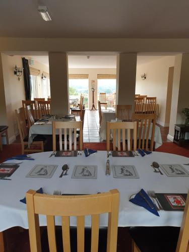 Restaurant, the old red lion in Brewham