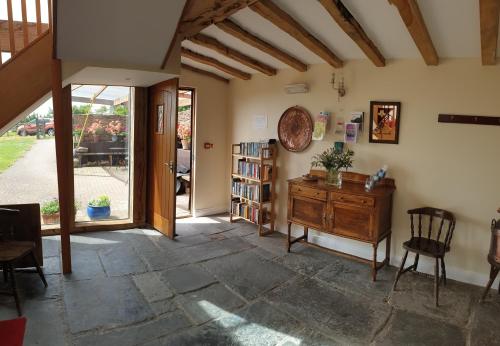 Entrance, the old red lion in Brewham
