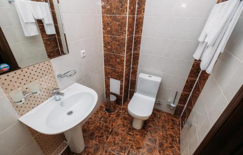 Brown Hotel - image 4