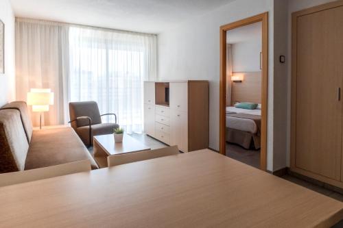Apartaments Cye Salou - image 2