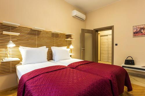 One-Bedroom Apartment image 10