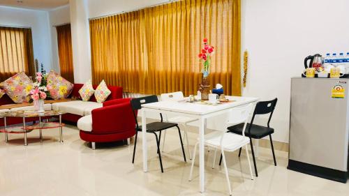 Facilities, Siray House Phuket in Koh Sirey