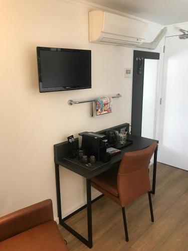 Double or Twin Room image 10