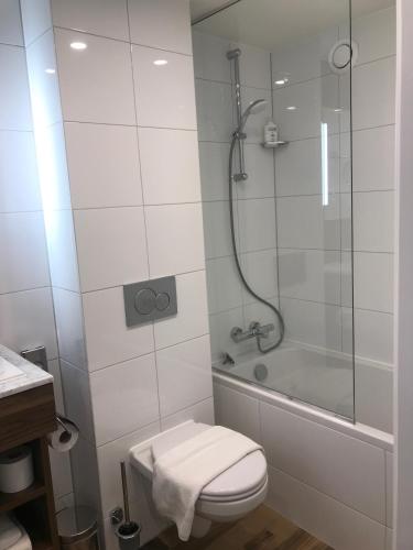 Avenue Hotel - image 4