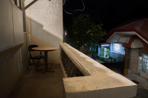 Balcony/terrace, RedDoorz @ Calceta Street Cogon near Island City Mall