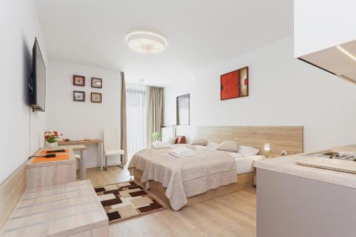 Apartments Kraków Rajska 3 by Noclegi Renters, Cracovie (photo 3)