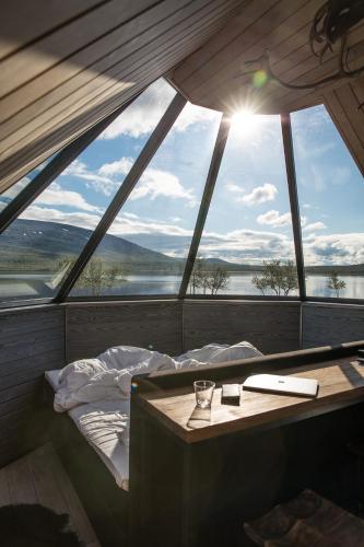 Arctic Land Adventure Glass Igloos - Accommodation - Kilpisjärvi