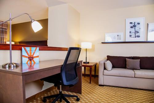 Country Inn & Suites by Radisson, Milwaukee West (Brookfield), WI