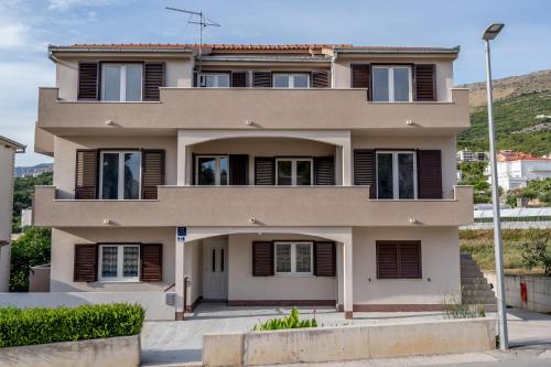  Apartment Matija, Ferienwohnung in Podstrana