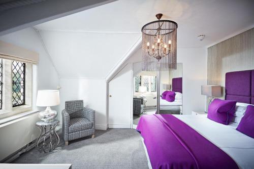 1 king bed, 1 sofa bed