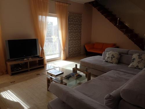  Guest house near the beach in Dhílesi