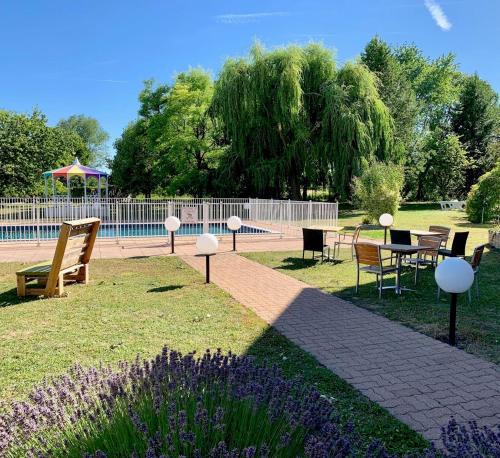Piscina, greet hotel Beaune in Beaune
