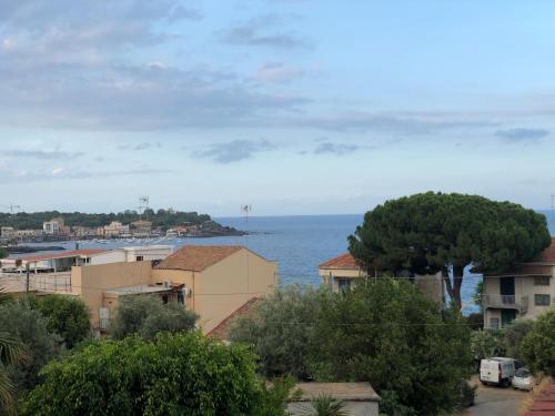  Tembo House - Casa Miciù, Pension in Aci Castello