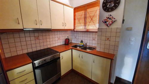  George Apartments by the Sea and Airport 6 in Porto Rafti