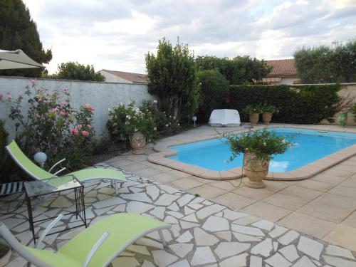 MAISON 3 Chambres avec piscine au calme proche de Nimes chambre d'hôte Rodilhan