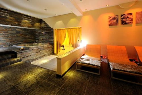 Hotel Life - image 11