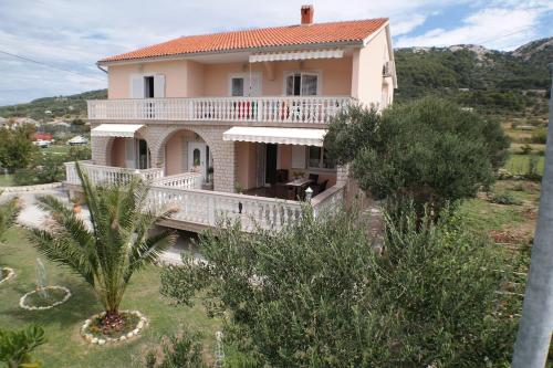  4 Villa Ivo Luxus FEWO & App auf Rab f. 6 Pers in 51280 Mundanije